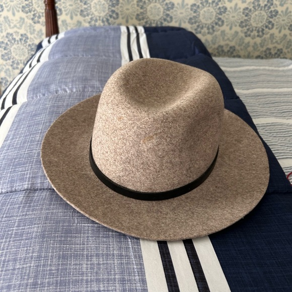 rag & bone Accessories - Rag & Bone Tan Fedora with Black Ribbon